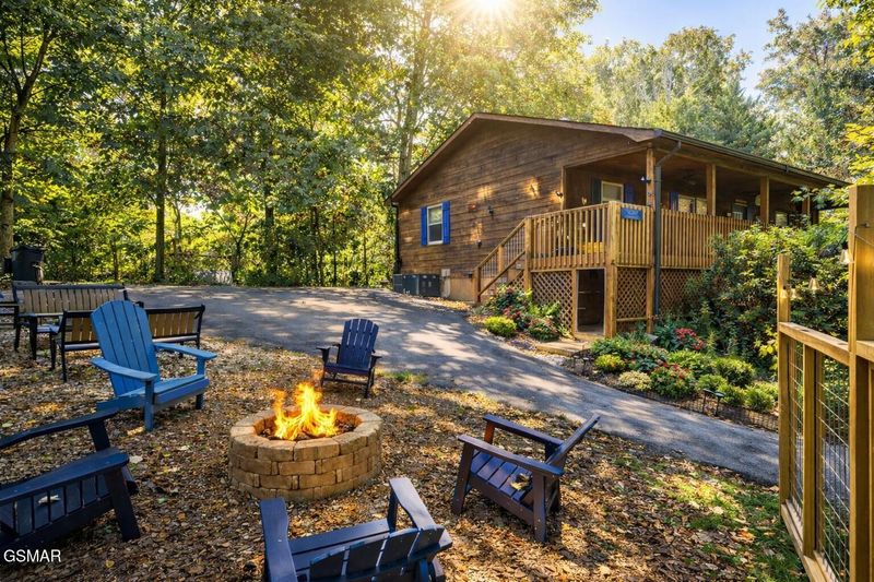 1001 Sunrise Blvd, Sevierville, TN 37862