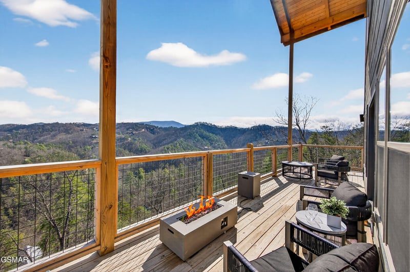 3051 Hatcher Top Rd, Sevierville, TN 37862