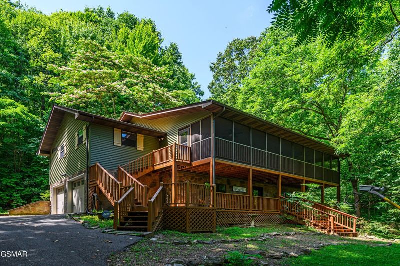 2360 Cove Mountain Ln, Sevierville, TN 37862