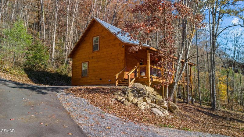 3879 Henry Town Rd, Sevierville, TN 37876