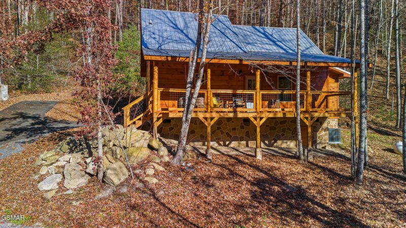 3879 Henry Town Rd, Sevierville, TN 37876