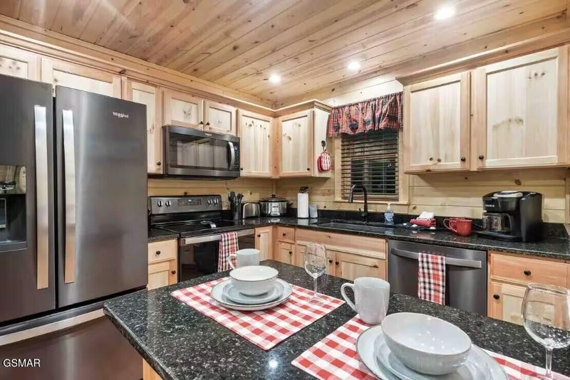 2435 Cedar Ps, Sevierville, TN 37876