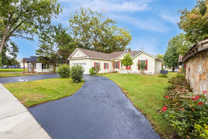 228 Cherry St, Sevierville, TN 37876