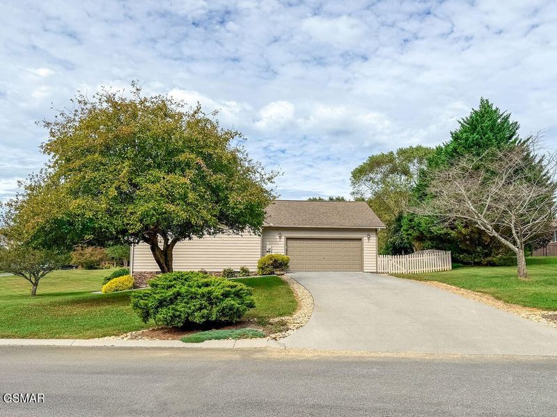 625 Riverbrook Dr, Sevierville, TN 37862