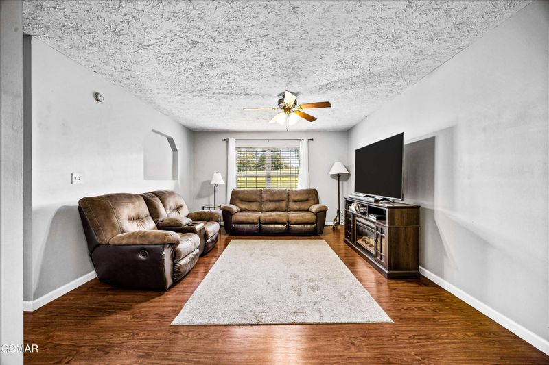 270 Cross Over Rd, Sevierville, TN 37876