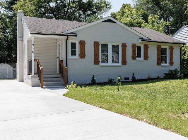 1716 Hillview Dr, Columbia, TN 38401