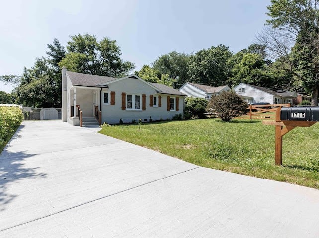 1716 Hillview Dr, Columbia, TN 38401