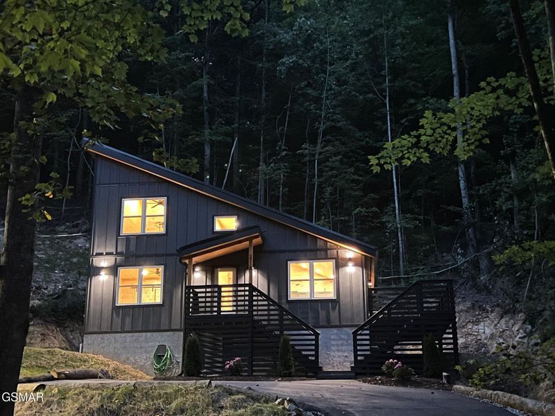 2716 Mountain Blvd, Sevierville, TN 37876