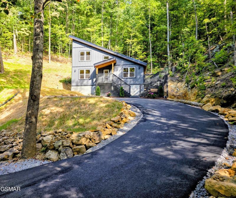 2716 Mountain Blvd, Sevierville, TN 37876