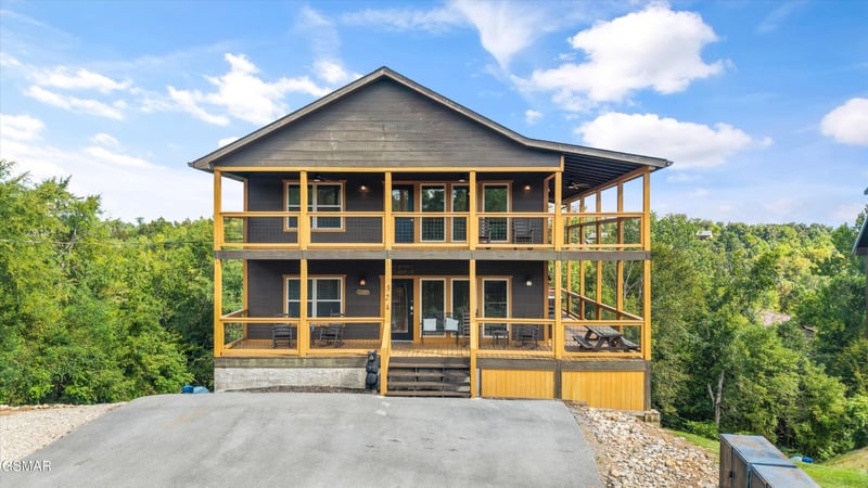 324 Oak Vista Ct, Sevierville, TN 37876