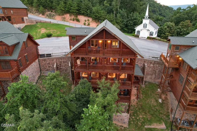 3028 Hickory Lodge Dr, Sevierville, TN 37862