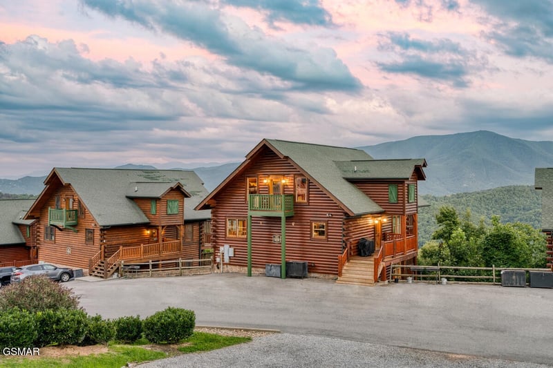 3028 Hickory Lodge Dr, Sevierville, TN 37862