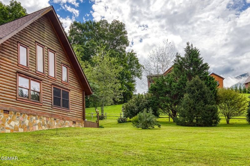 3230 Big Cove Ct, Sevierville, TN 37862