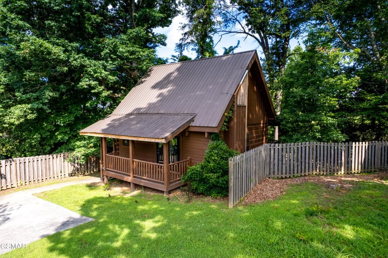 1311 Ina Grace Ln, Sevierville, TN 37862