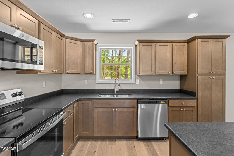 1018 Cedar Ln, Sevierville, TN 37862