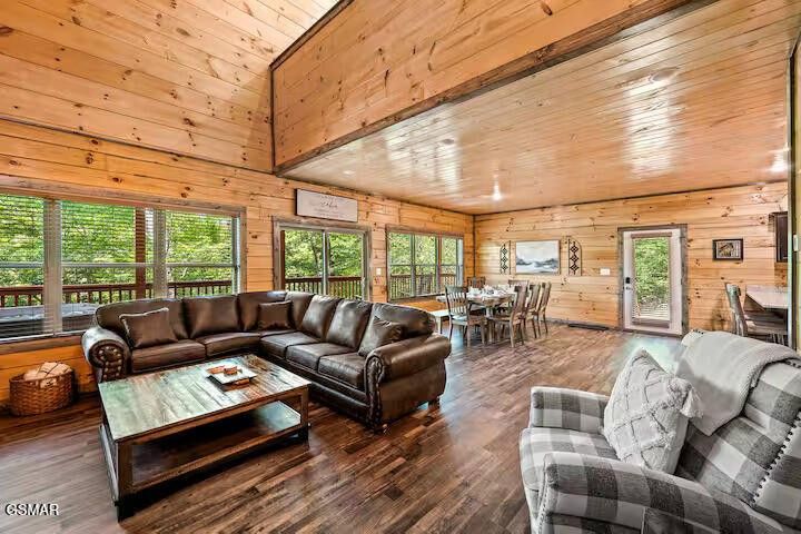 2105 Wingspan Dr, Sevierville, TN 37876