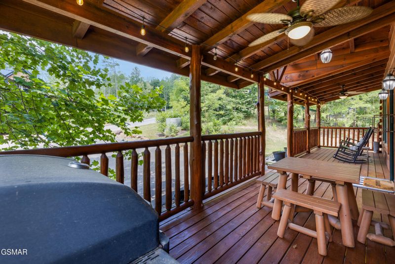 2212 Pinnacle Rdg Trl, Sevierville, TN 37876