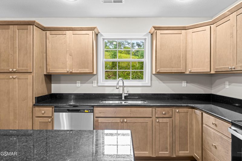 1039 Cedar Ln, Sevierville, TN 37862