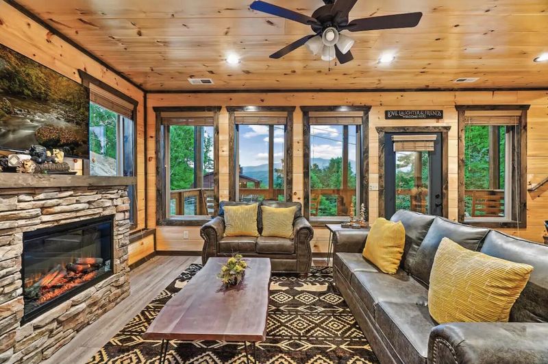 1825 Blue Tick Way, Sevierville, TN 37876