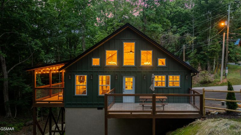 1504 Ginnys Trl, Sevierville, TN 37876