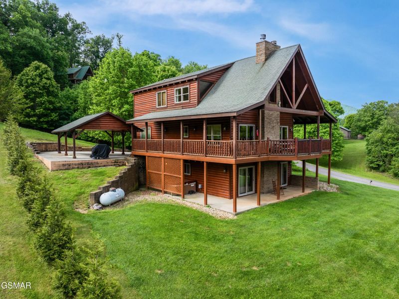 3391 Clear Valley Dr, Sevierville, TN 37862