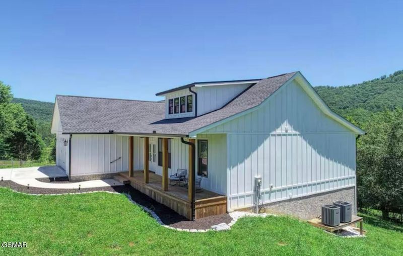 2779 Maplecrest Ln, Sevierville, TN 37876