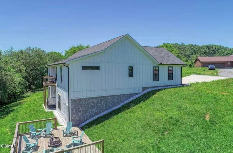 2779 Maplecrest Ln, Sevierville, TN 37876