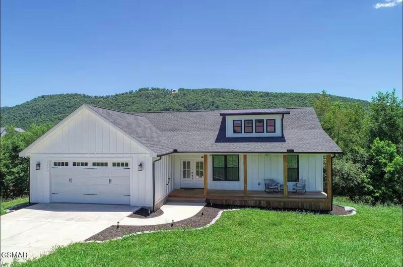 2779 Maplecrest Ln, Sevierville, TN 37876