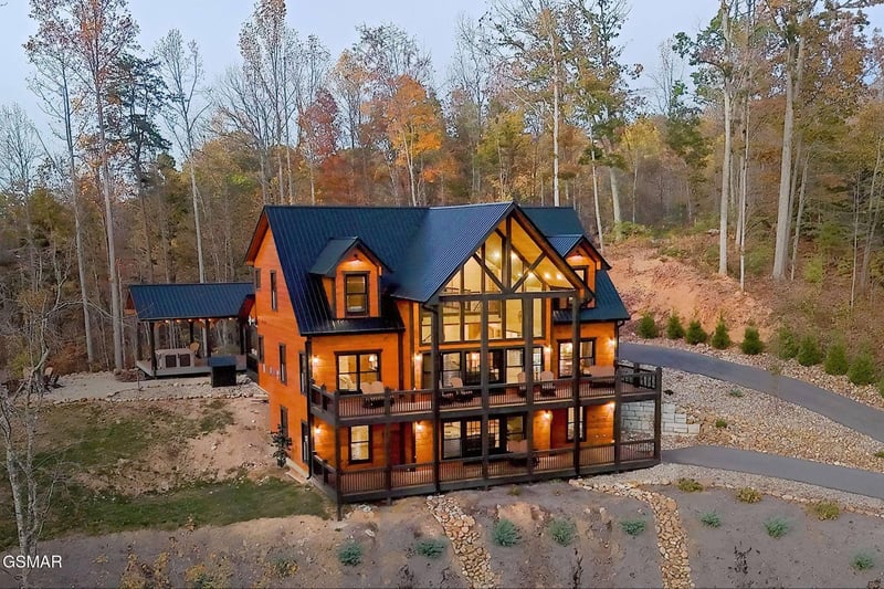 2229 Legend Dr, Sevierville, TN 37876