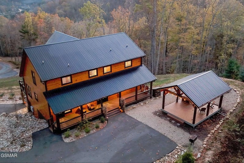 2229 Legend Dr, Sevierville, TN 37876