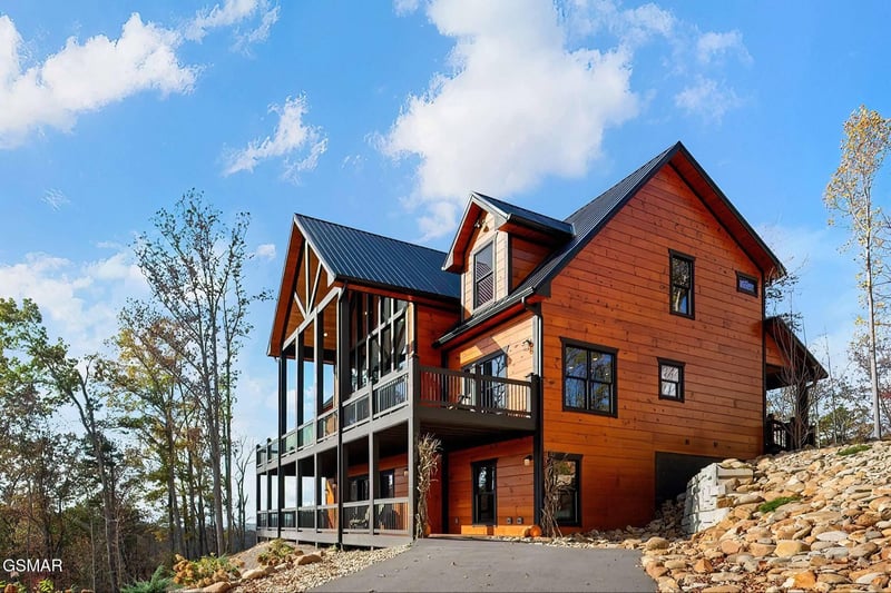 2229 Legend Dr, Sevierville, TN 37876