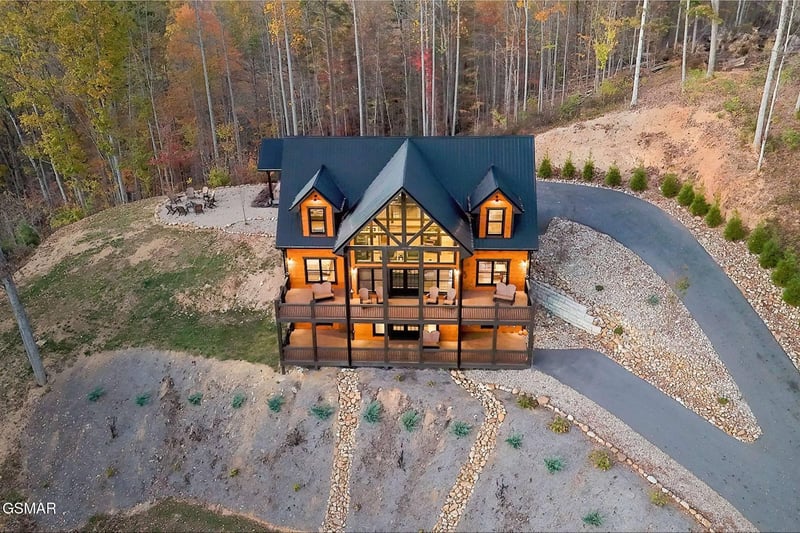 2229 Legend Dr, Sevierville, TN 37876