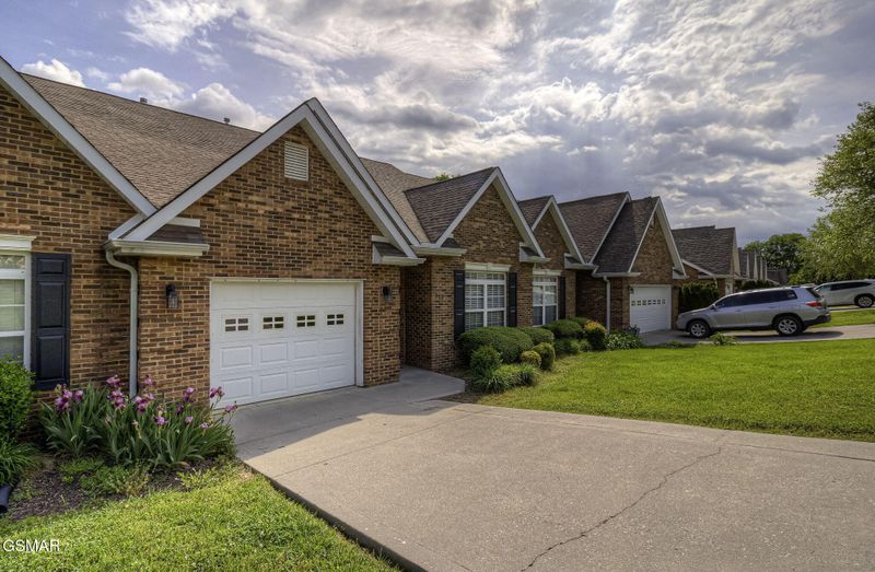 220 River Garden Ct #38, Sevierville, TN 37862