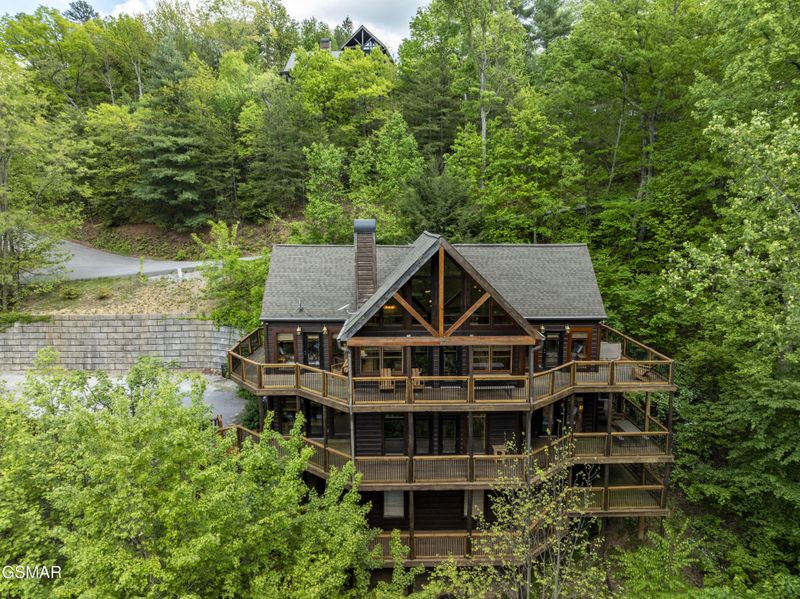 3747 Edge Park Dr, Sevierville, TN 37862
