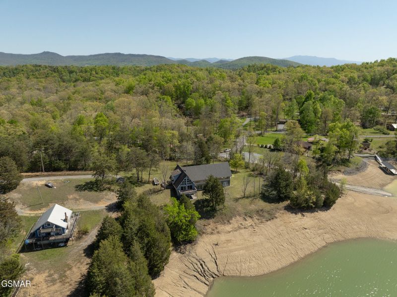 11 Ailey Church Ln, Sevierville, TN 37876