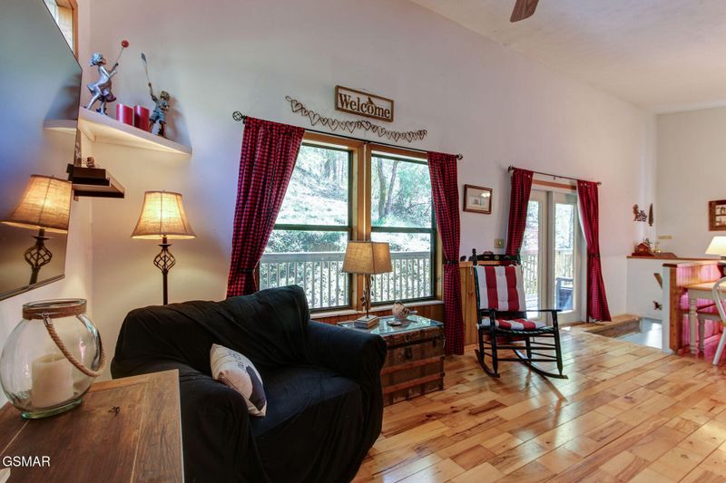 1115 Darvan Way, Sevierville, TN 37876