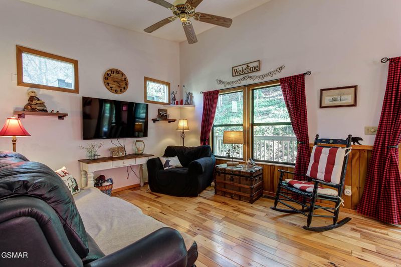 1115 Darvan Way, Sevierville, TN 37876