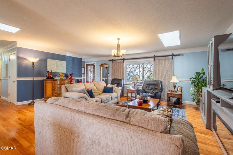 2119 Raulston View Dr, Maryville, TN 37803