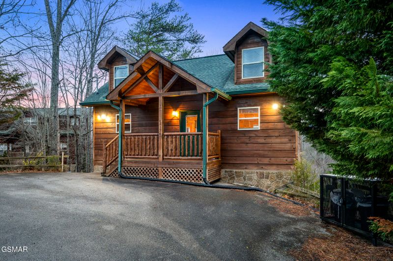 4176 Chamberlain Ln, Sevierville, TN 37862