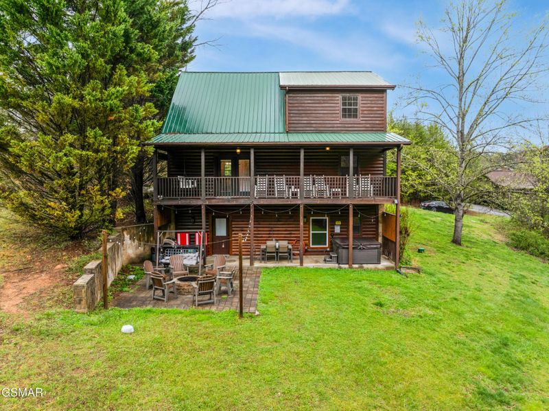 1419 Nicoha Blvd, Sevierville, TN 37876