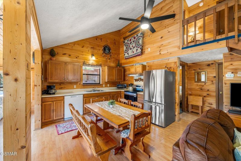 2124 Windy Ln, Sevierville, TN 37876