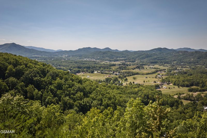 3935 Ravens Den Way, Sevierville, TN 37862