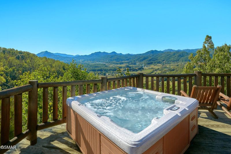 3935 Ravens Den Way, Sevierville, TN 37862