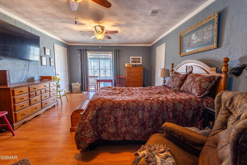 810 Snapdragon Rd, Sevierville, TN 37876