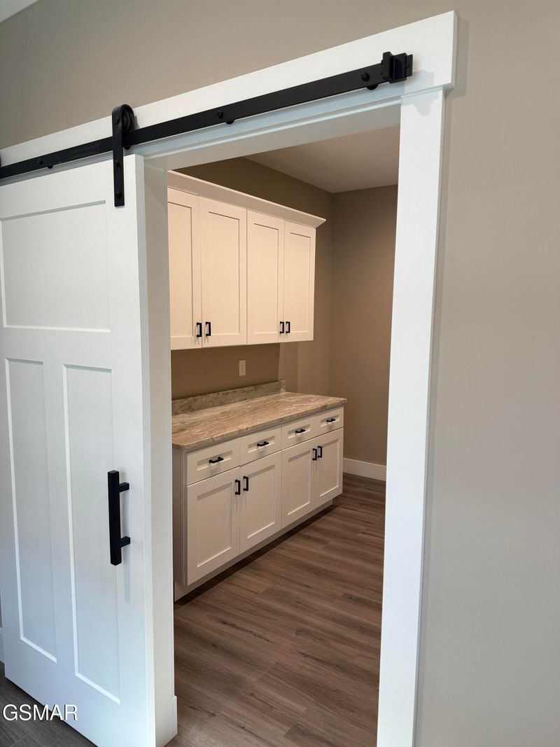 650 Johnson Estate Ln, Sevierville, TN 37862