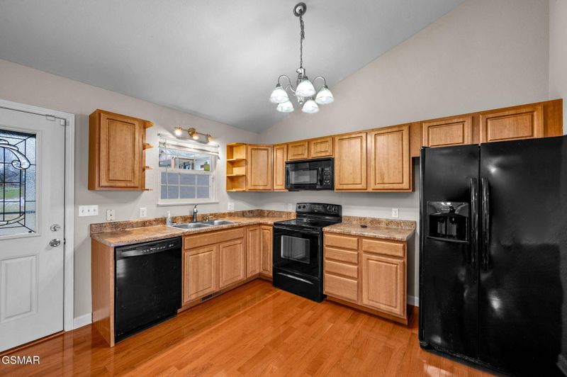 2435 Frost Valley Ct, Sevierville, TN 37876