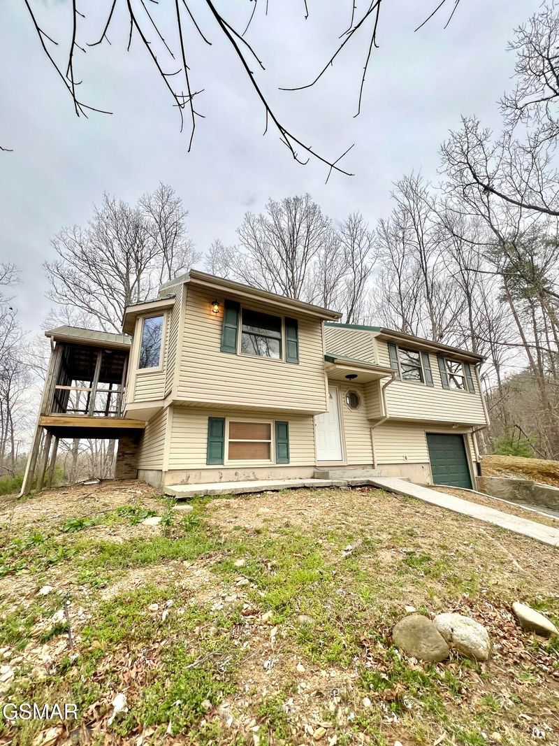 3831 Dolly S Dr, Sevierville, TN 37876