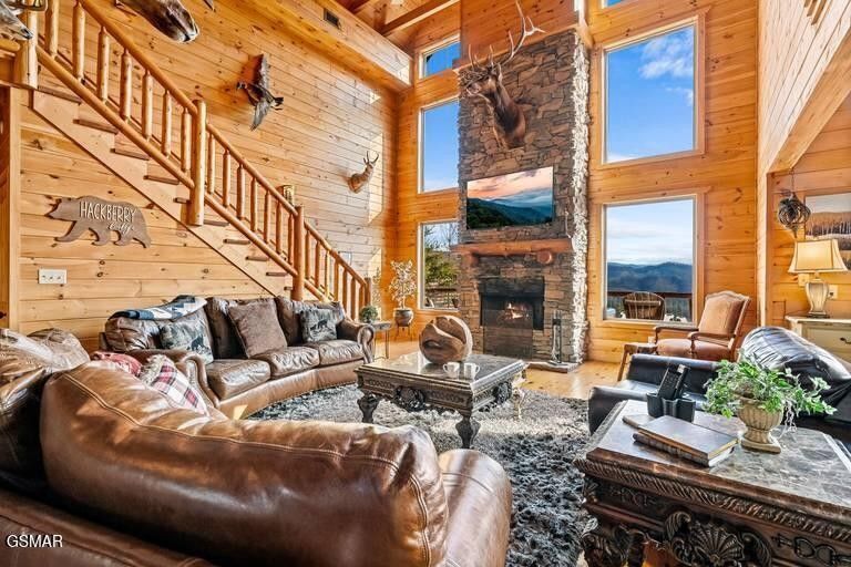 2452 Hackberry Dr, Sevierville, TN 37862