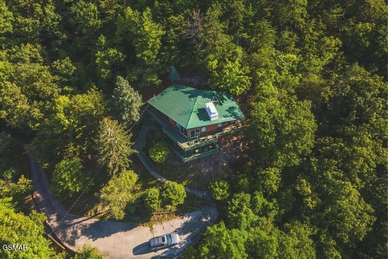 1020 Clingmans Vw, Sevierville, TN 37876