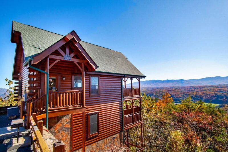 2220 Towering Hemlock Dr, Sevierville, TN 37876